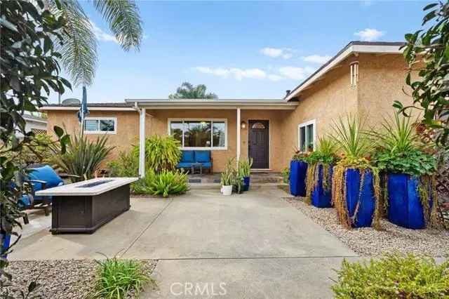 Single-family house For Sale in 1433, Burroughs Street, Oceanside, California