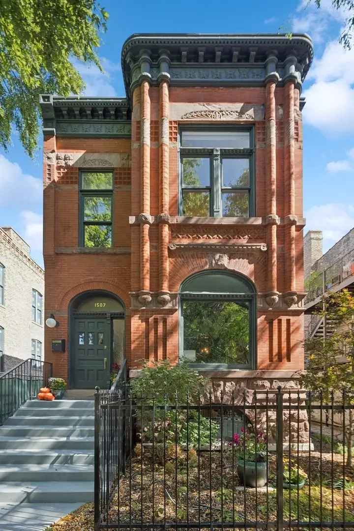 Single-family house For Sale in 1507, North Bell Avenue, Chicago, Illinois