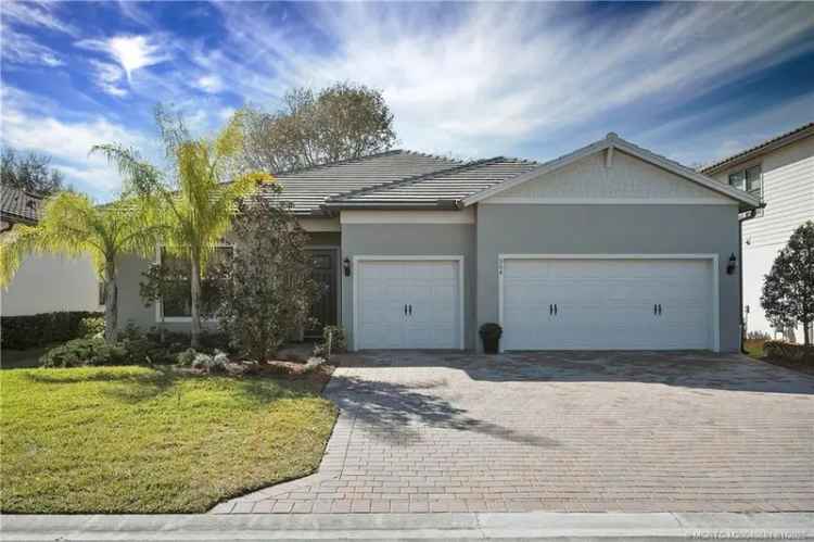 Single-family house For Sale in Port Saint Lucie, Florida