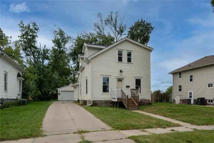 Single-family house For Sale in 511, 34th Street Northeast, Cedar Rapids, Iowa