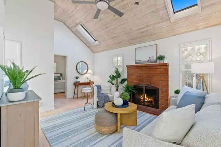 Single-family house For Sale in 215, Dufour Street, Santa Cruz, California