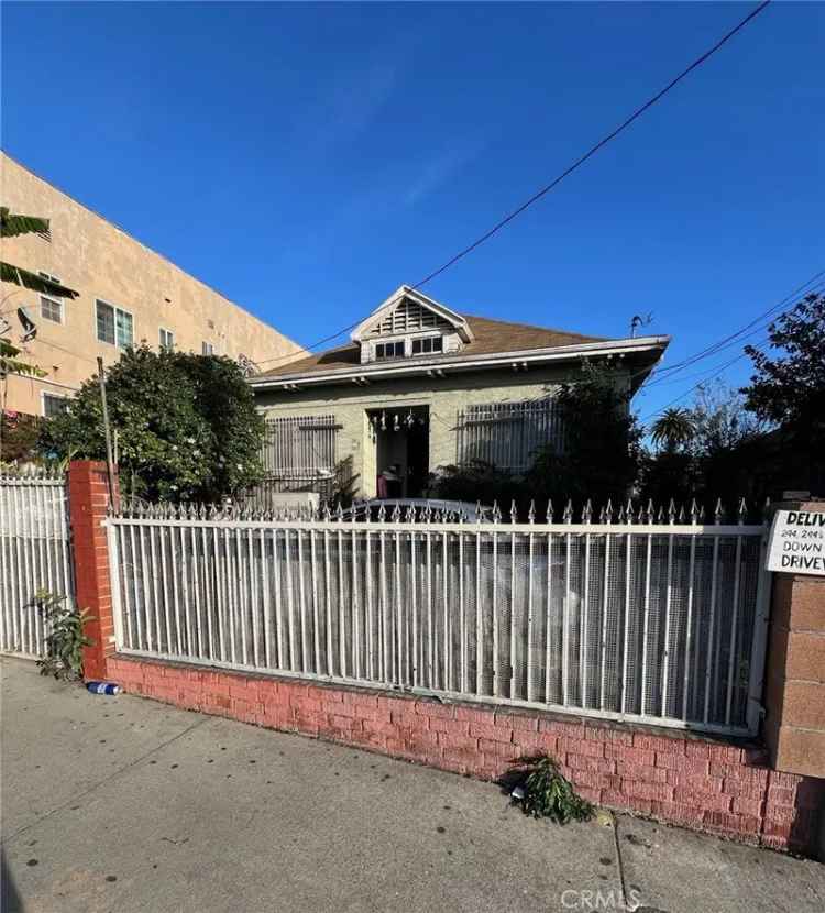 Multi-family house For Sale in 244, North Chicago Street, Los Angeles, California