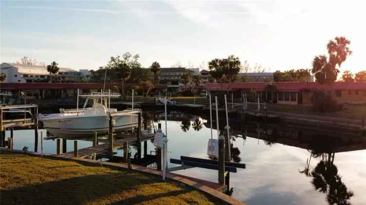 Condo For Sale in Bradenton, Florida