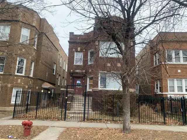 Multi-family house For Sale in 5422, West Jackson Boulevard, Chicago, Illinois