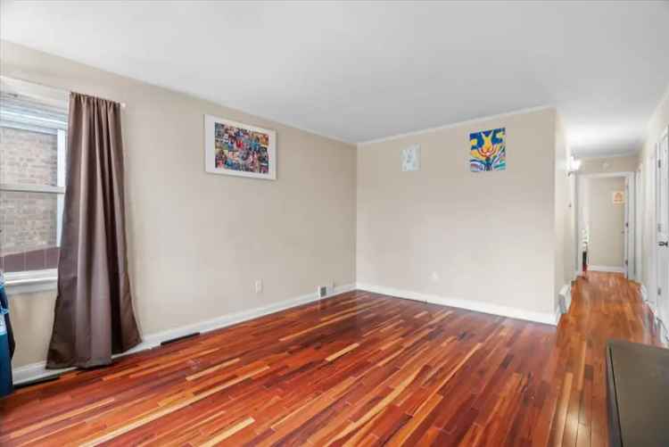 Single-family house For Sale in 5710, South Massasoit Avenue, Chicago, Illinois