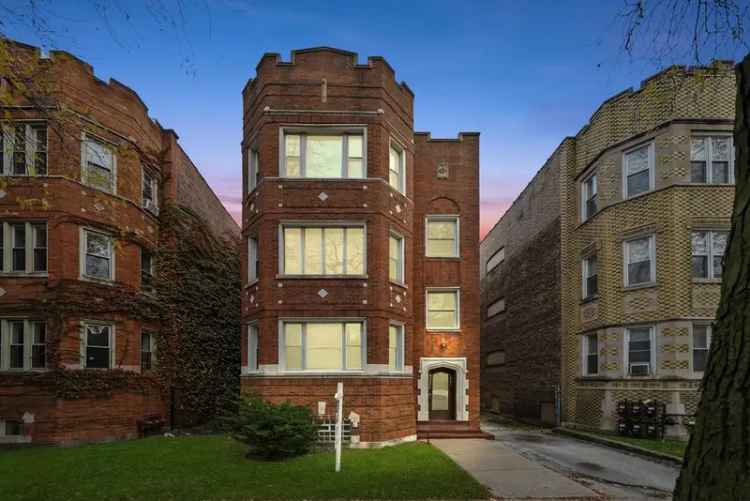 Multi-family house For Sale in 7825, South Phillips Avenue, Chicago, Illinois