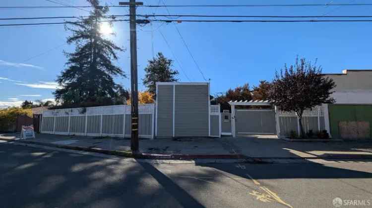 Single-family house For Sale in 4715, Congress Avenue, Oakland, California