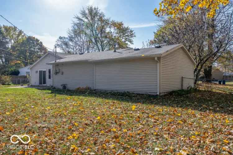 Single-family house For Sale in 1736, West 72nd Place, Indianapolis, Indiana