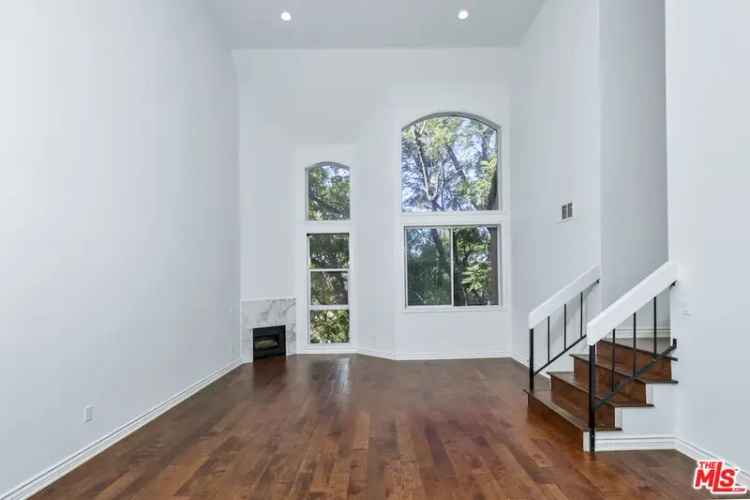 Condo For Sale in 4242, Stansbury Avenue, Los Angeles, California