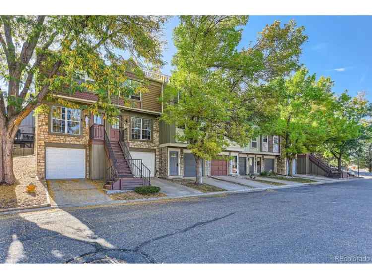 Single-family house For Sale in Centennial, Colorado