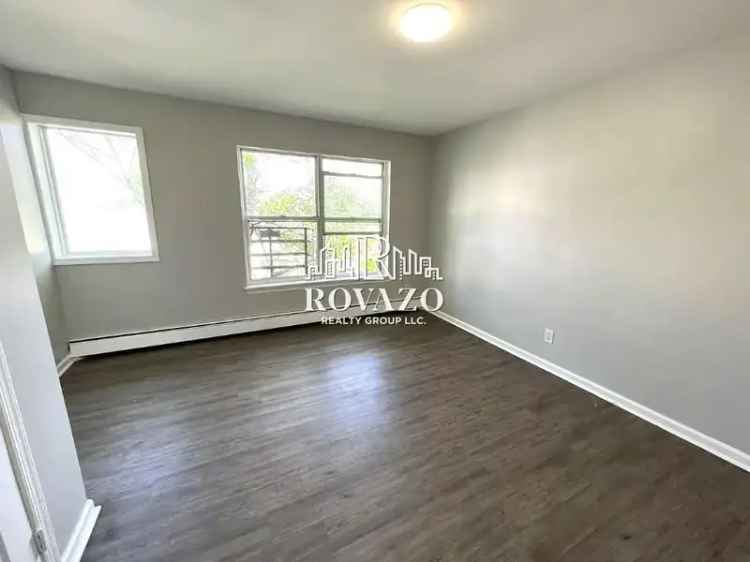 Beautiful Renovated Apartment Near Public Transit