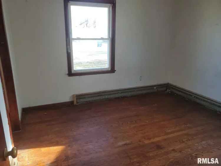 Single-family house For Sale in 315, 9th Avenue, DeWitt, Iowa