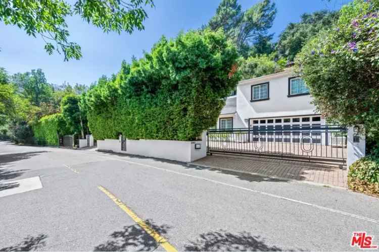 Single-family house For Sale in 2563, Hutton Drive, Beverly Hills, California