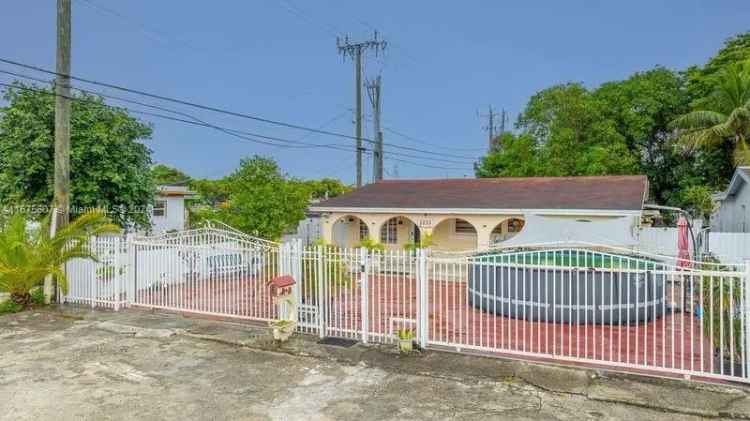 Single-family house For Sale in 2655, Northwest 115th Street, Hialeah, Florida