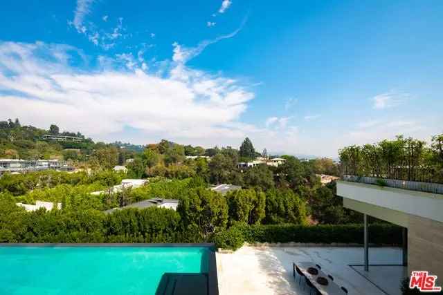 Single-family house For Sale in 642, North Perugia Way, Los Angeles, California