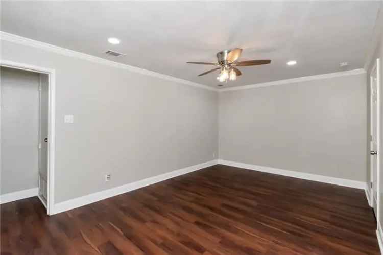 Single-family house For Sale in Mobile, Alabama