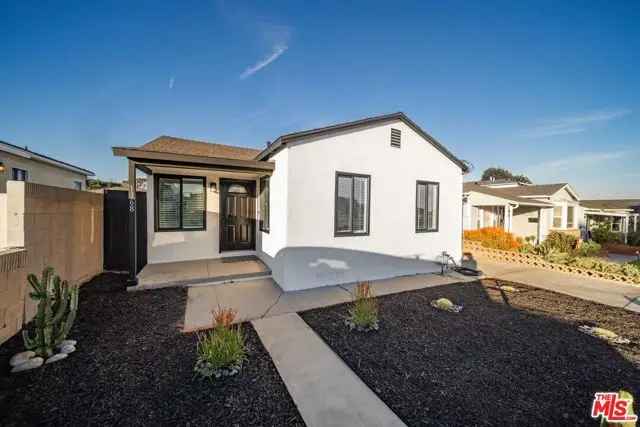 Single-family house For Sale in 1368, West Summerland Avenue, Los Angeles, California