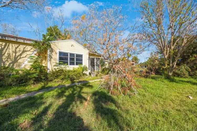 Single-family house For Sale in 8474, Tobay Road North, Saint Petersburg, Florida