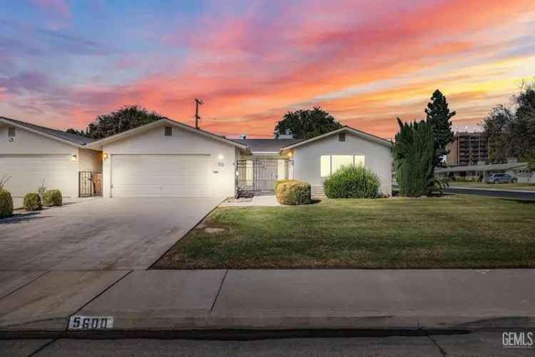 Condo For Sale in 5600, Cypress Point Drive, Bakersfield, California