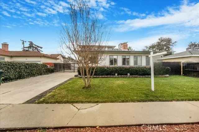 Single-family house For Sale in 460, West Hill Avenue, Fullerton, California