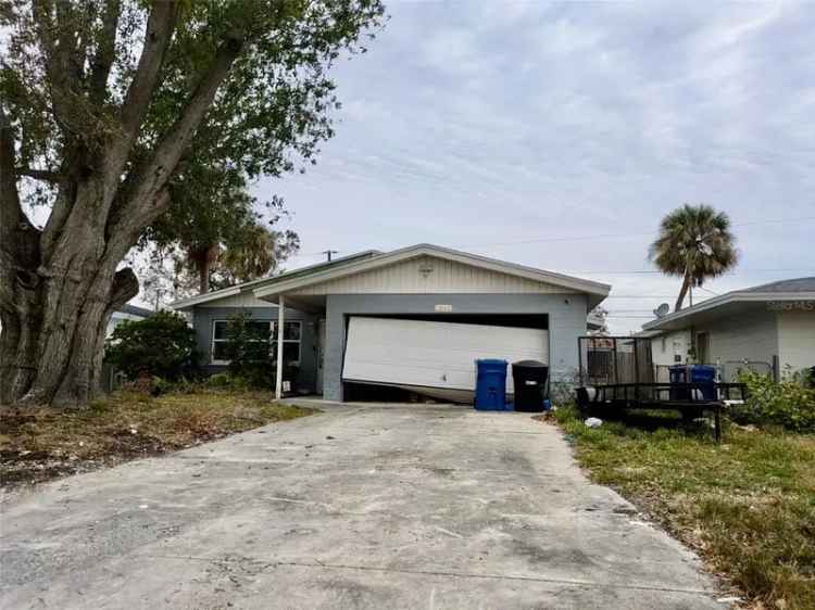 Single-family house For Sale in 1845, New Hampshire Avenue Northeast, Saint Petersburg, Florida