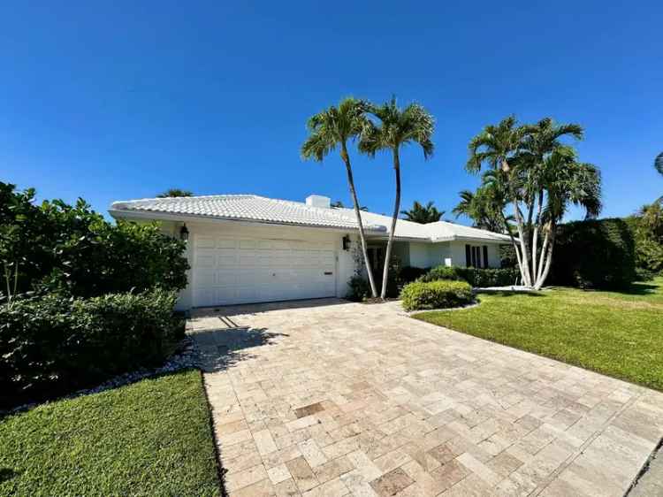 Single-family house For Sale in Boca Raton, Florida