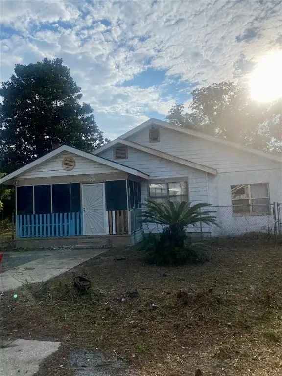 Single-family house For Sale in 2016, Ellis Street, Brunswick, Georgia