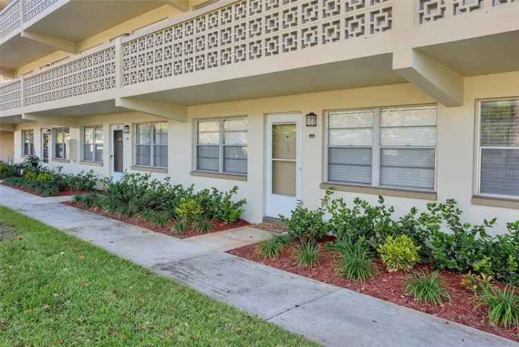 Condo For Sale in 1051, 79th Avenue North, Saint Petersburg, Florida