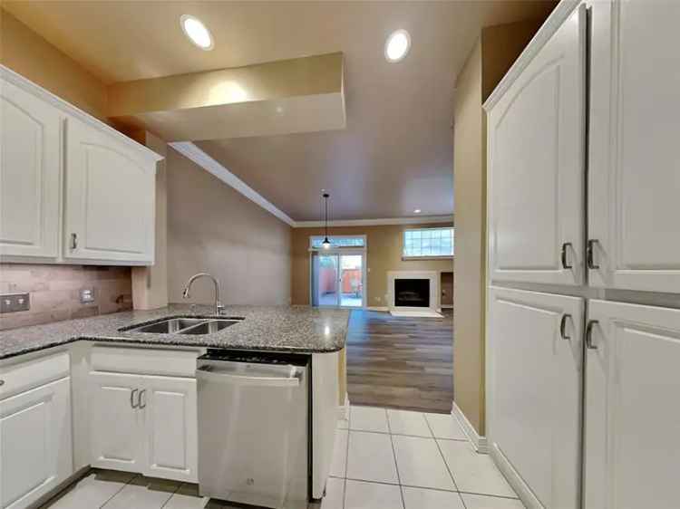 Condo For Rent in Addison, Texas