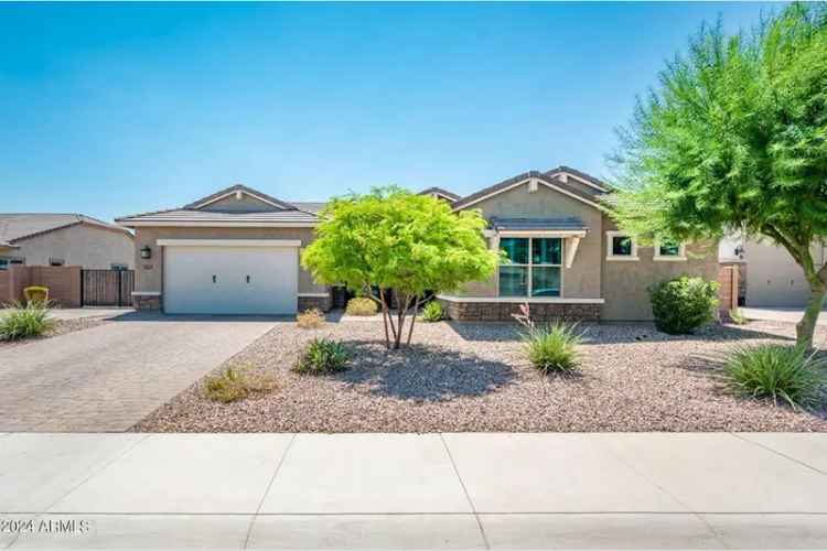 Single-family house For Sale in 18635, West Hazelwood Street, Goodyear, Arizona