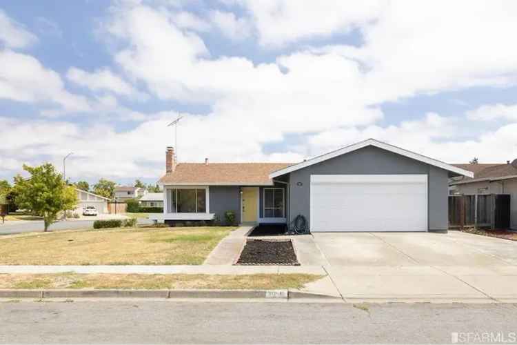 Single-family house For Sale in 3056, Seymour Place, Fremont, California