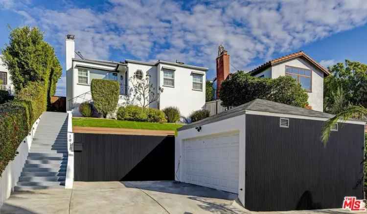 Single-family house For Sale in 1918, Fairburn Avenue, Los Angeles, California