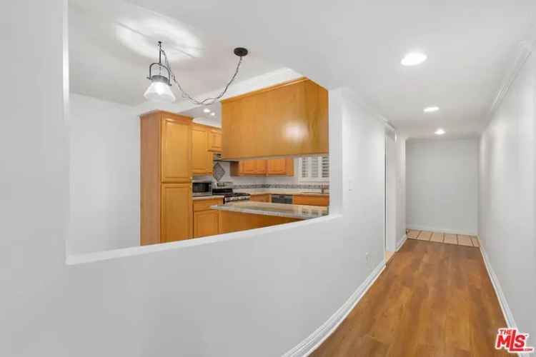 Condo For Sale in 4445, Cartwright Avenue, Los Angeles, California