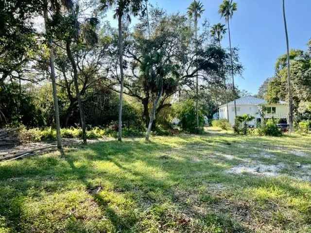 Land For Sale in 621, 40th Street, Sarasota, Florida