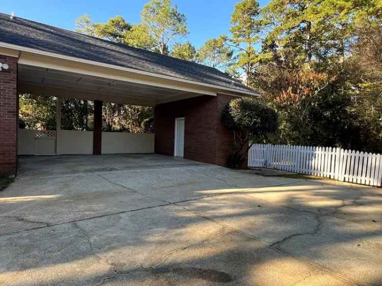 Single-family house For Sale in 2302, East Alberson Drive, Albany, Georgia