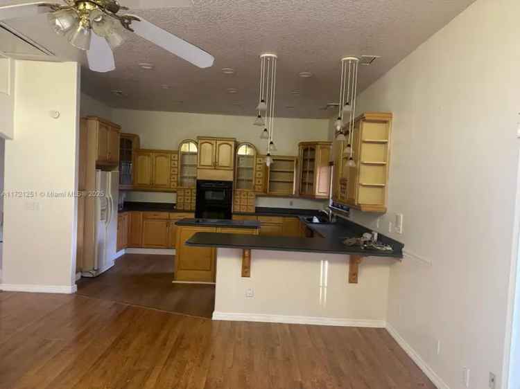 Single-family house For Sale in 413, Tewksbury Lane Northeast, Palm Bay, Florida