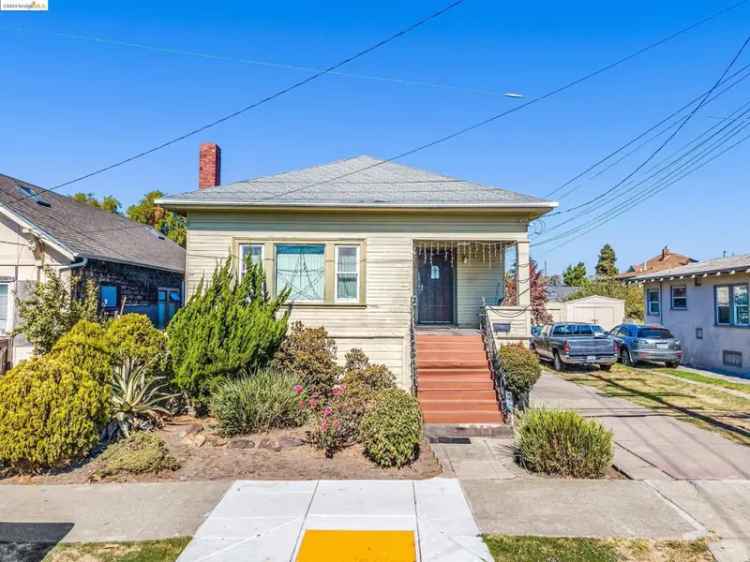 Single-family house For Sale in 1028, 61st Street, Oakland, California