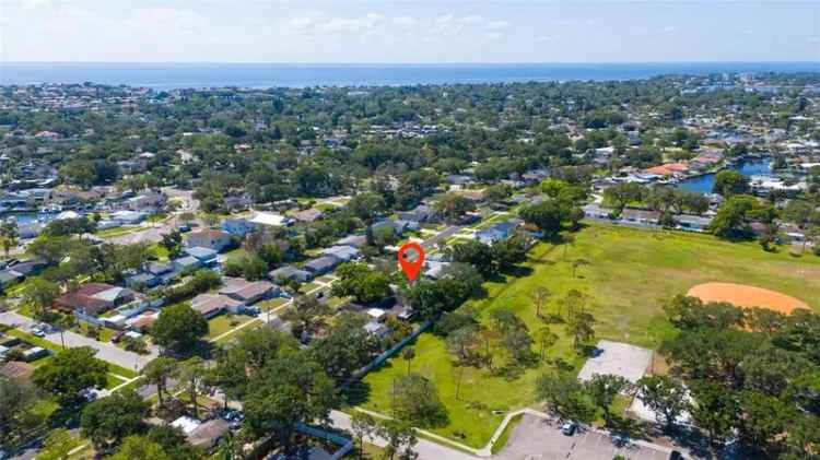 Single-family house For Sale in 5500, Denver Street Northeast, Saint Petersburg, Florida