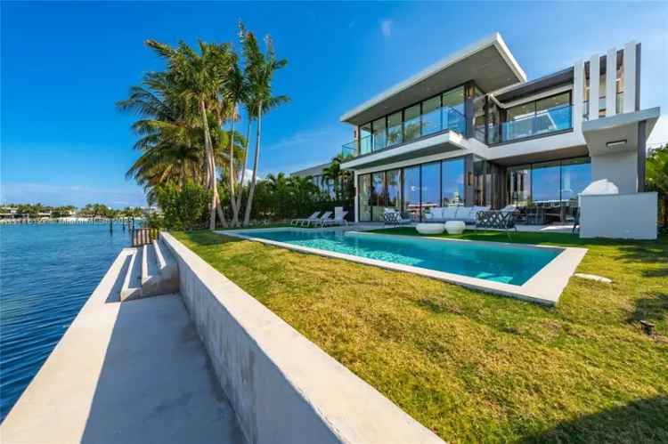 Single-family house For Sale in 315, North Shore Drive, Miami Beach, Florida