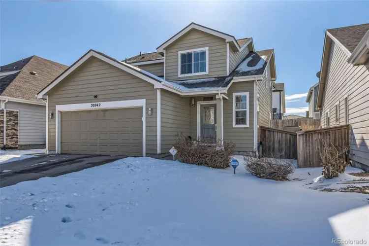 Single-family house For Sale in 20942, East 40th Place, Denver, Colorado