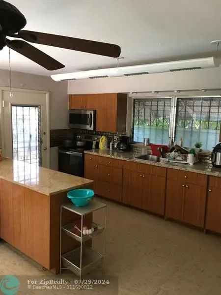 Single-family house For Sale in 224, Northeast 47th Street, Miami, Florida