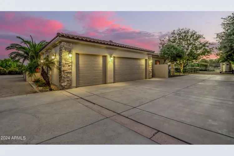 Single-family house For Sale in 7642, North 177th Avenue, Waddell, Arizona