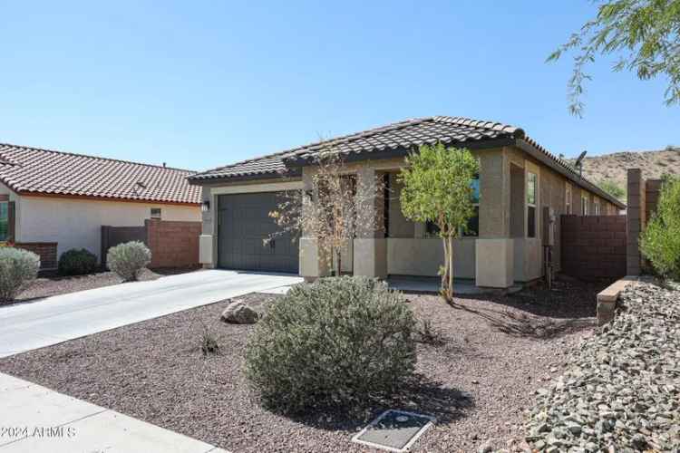 Single-family house For Sale in 8344, South 165th Drive, Goodyear, Arizona