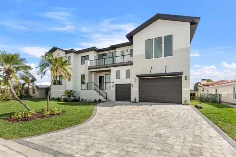 Single-family house For Sale in 1954, Iowa Avenue Northeast, Saint Petersburg, Florida