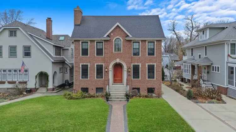 Single-family house For Sale in 10216, South Hoyne Avenue, Chicago, Illinois