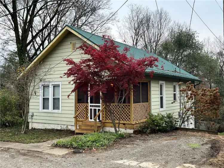 Single-family house For Sale in 312, B Street, Charleston, Illinois