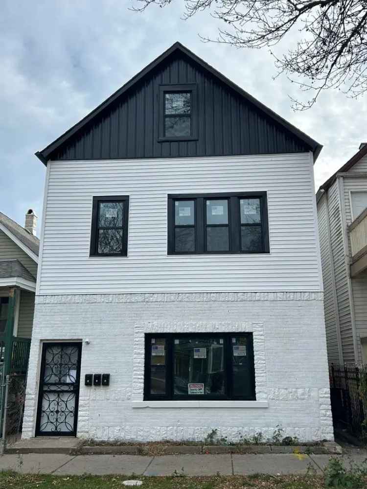 Multi-family house For Sale in 8819, South Escanaba Avenue, Chicago, Illinois