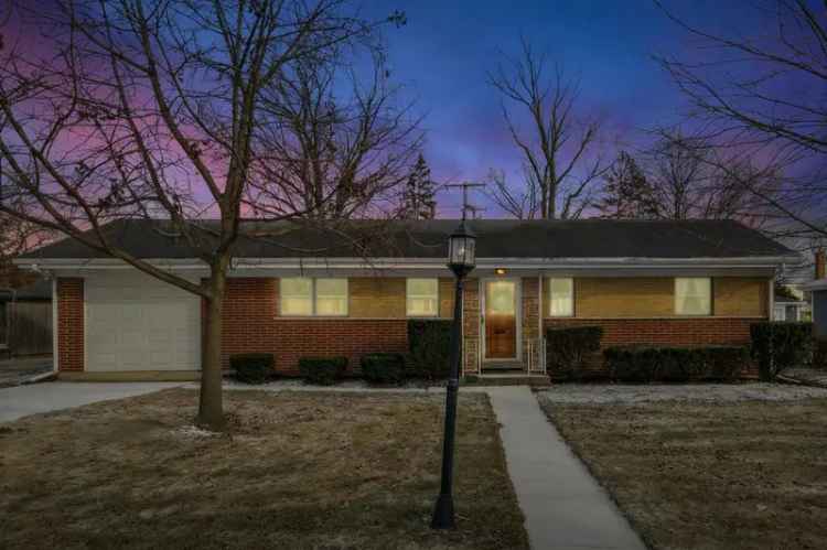 Single-family house For Sale in 4707, Fairview Avenue, Downers Grove, Illinois