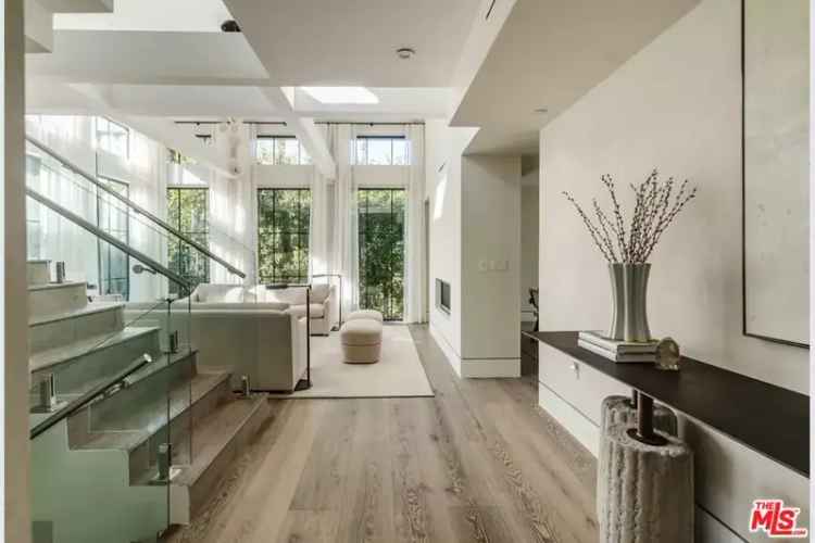 Single-family house For Sale in 254, South Canyon View Drive, Los Angeles, California