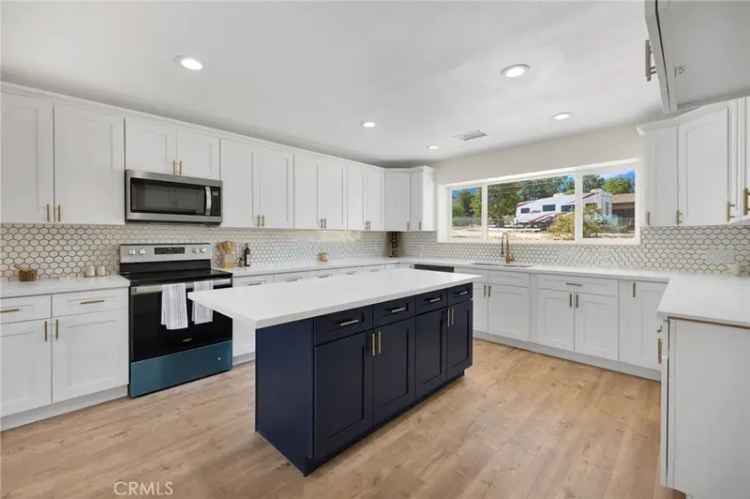 Single-family house For Sale in Apple Valley, California